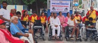 रोटरी क्लव नवलपरासीद्वारा ७ जना अपाङ्गता भएका व्यक्तिहरुलाई ह्वील चियर वितरण