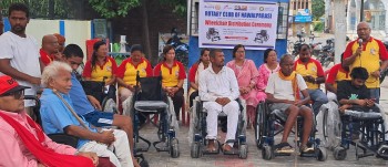 रोटरी क्लव नवलपरासीद्वारा ७ जना अपाङ्गता भएका व्यक्तिहरुलाई ह्वील चियर वितरण