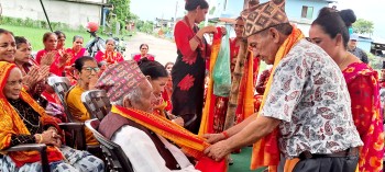 सुनवल १३ घिउडल्लामा तीज उत्सवः १३ जना जेष्ठ नागरिकलाई नगद सहित सम्मान