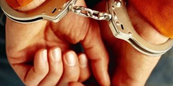 ६ लाख ७७ हजार बराबरको अवैध सामान सहित तीनजना प्रहरी नियन्त्रणमा