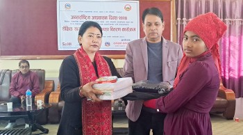 अन्तर्राष्ट्रिय आप्रवासी दिवसको अवसरमा रामग्राममा १६ बालबालिकालाई शैक्षिक सामाग्री वितरण  