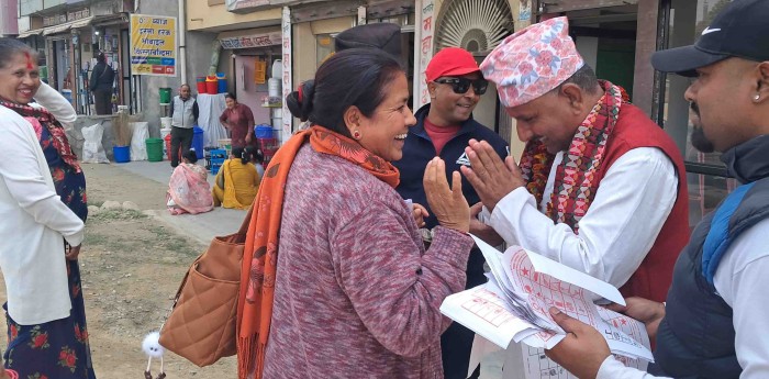 एमाले उम्मेदवार खरेलको घरदैलोः उत्साहित भएर अघिबढ्न मतदाताको आग्रह 